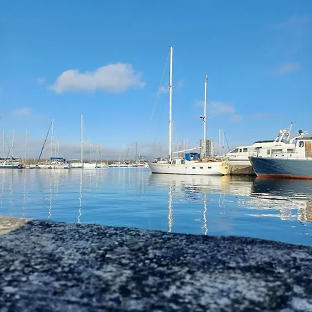 Cozy Near Marina, Free Parking 아파트 올보르